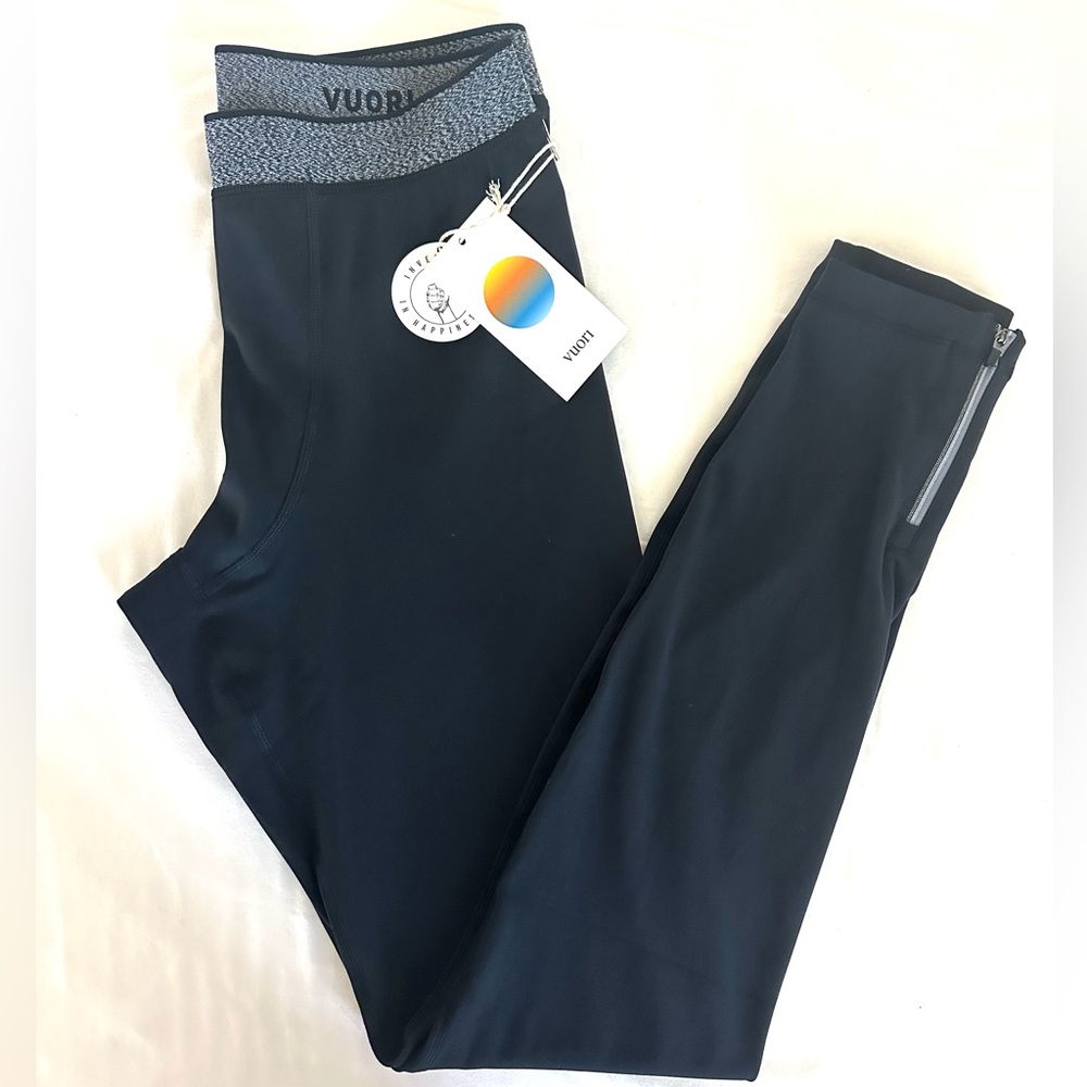 Vuori Men’s Black Leggings size large.